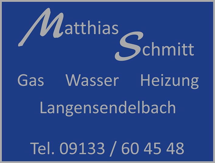 Logo des Betriebs 'Matthias Schmidt'. Der Name des Betriebes steht im oberen Bereich eines Rechtecks. Die Anfangsbuchstaben sind in geschwungener Schrift. Unter dem Namen steht: 'Gas Wasser Heisung', darunter steht 'Langensendelbach' und 'Tel. 09133/60 45 48'.